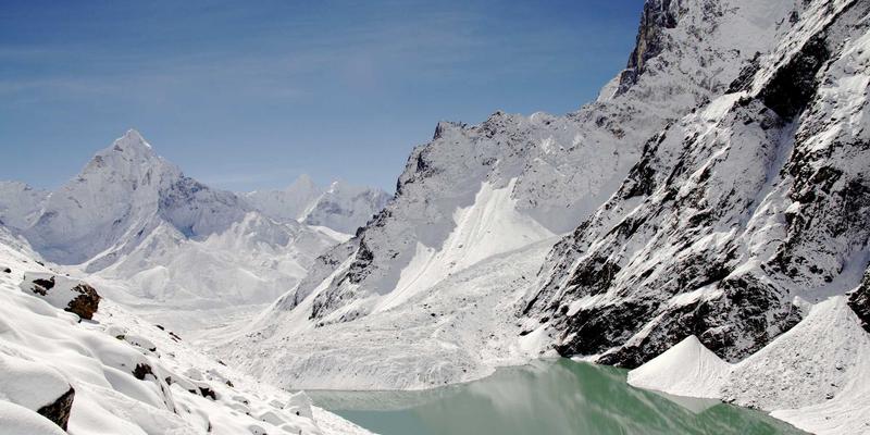 数字化转型浪潮下：AI驱动的网络安全行为分析与自动化响应