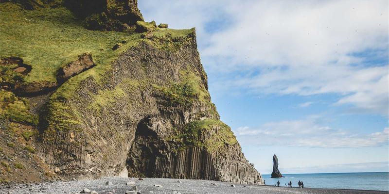 机密计算：硬件级可信执行环境如何为数字化转型构筑最后一道安全防线