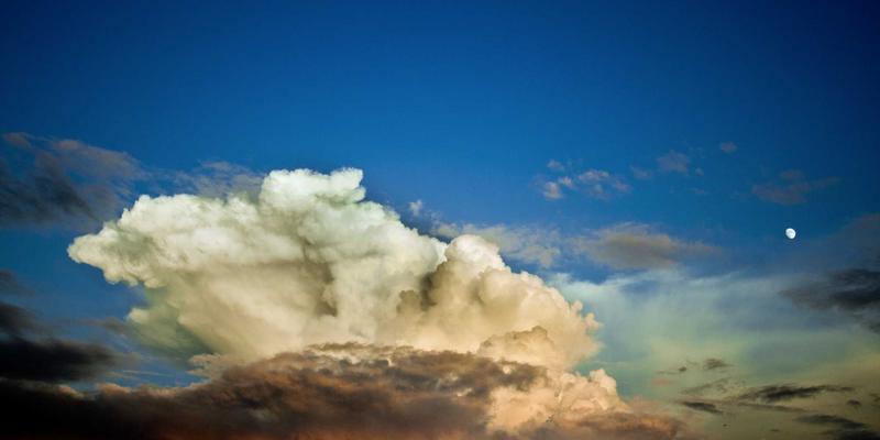 蒸汽波风格与NDBSYJ：低代码/无代码平台如何重塑软件工程与企业信息技术民主化